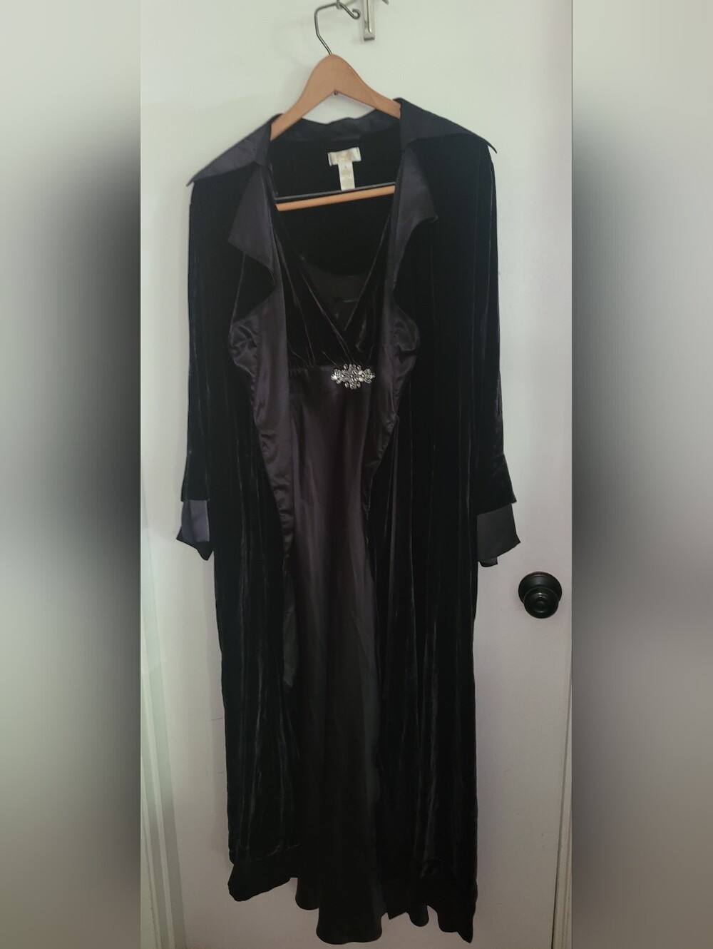 Cabernet Sleepwear Satin Robe & Nightgown Long Peignoir Set Black S